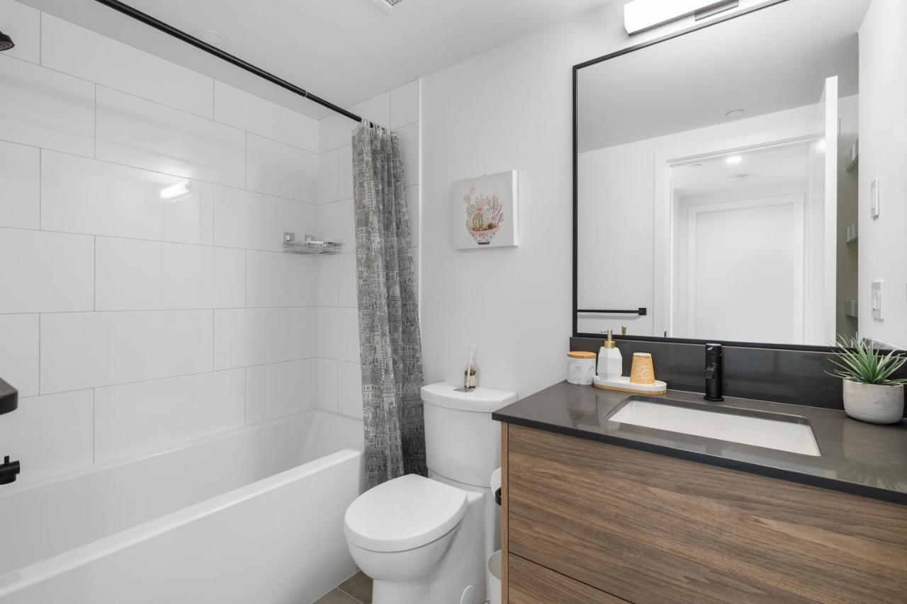 Brand New Luxury Downtown Near The Beach #13 Келоуна Екстер'єр фото