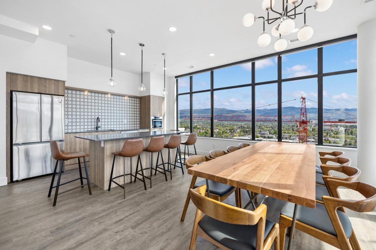 Brand New Luxury Downtown Near The Beach #13 Келоуна Екстер'єр фото
