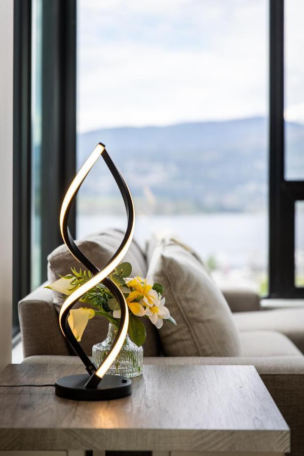 Brand New Luxury Downtown Near The Beach #13 Келоуна Екстер'єр фото