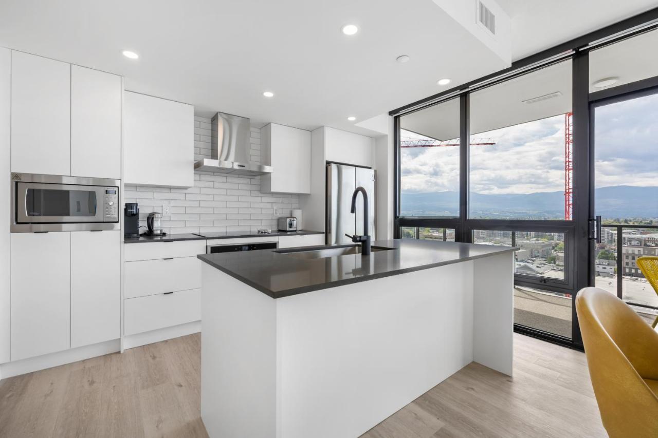 Brand New Luxury Downtown Near The Beach #13 Келоуна Екстер'єр фото