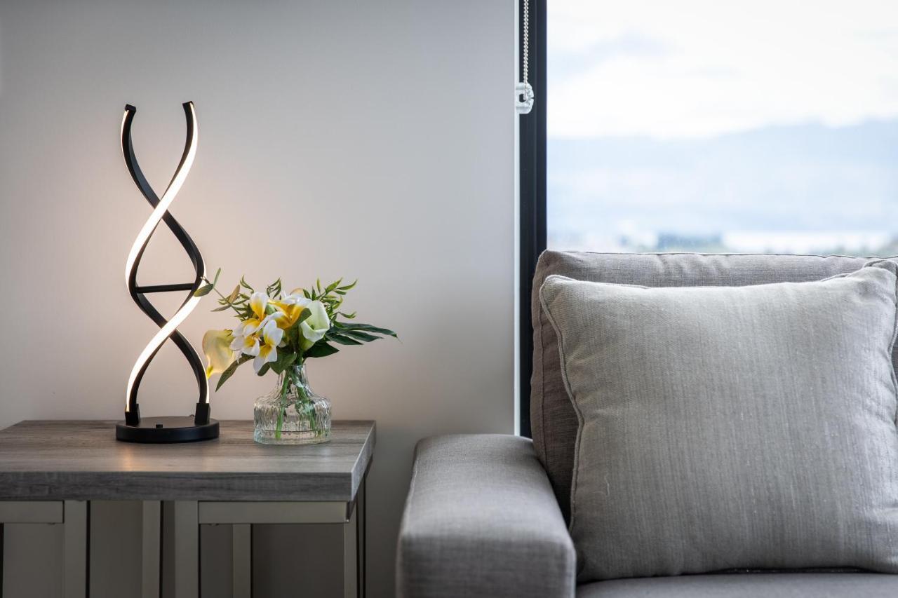 Brand New Luxury Downtown Near The Beach #13 Келоуна Екстер'єр фото